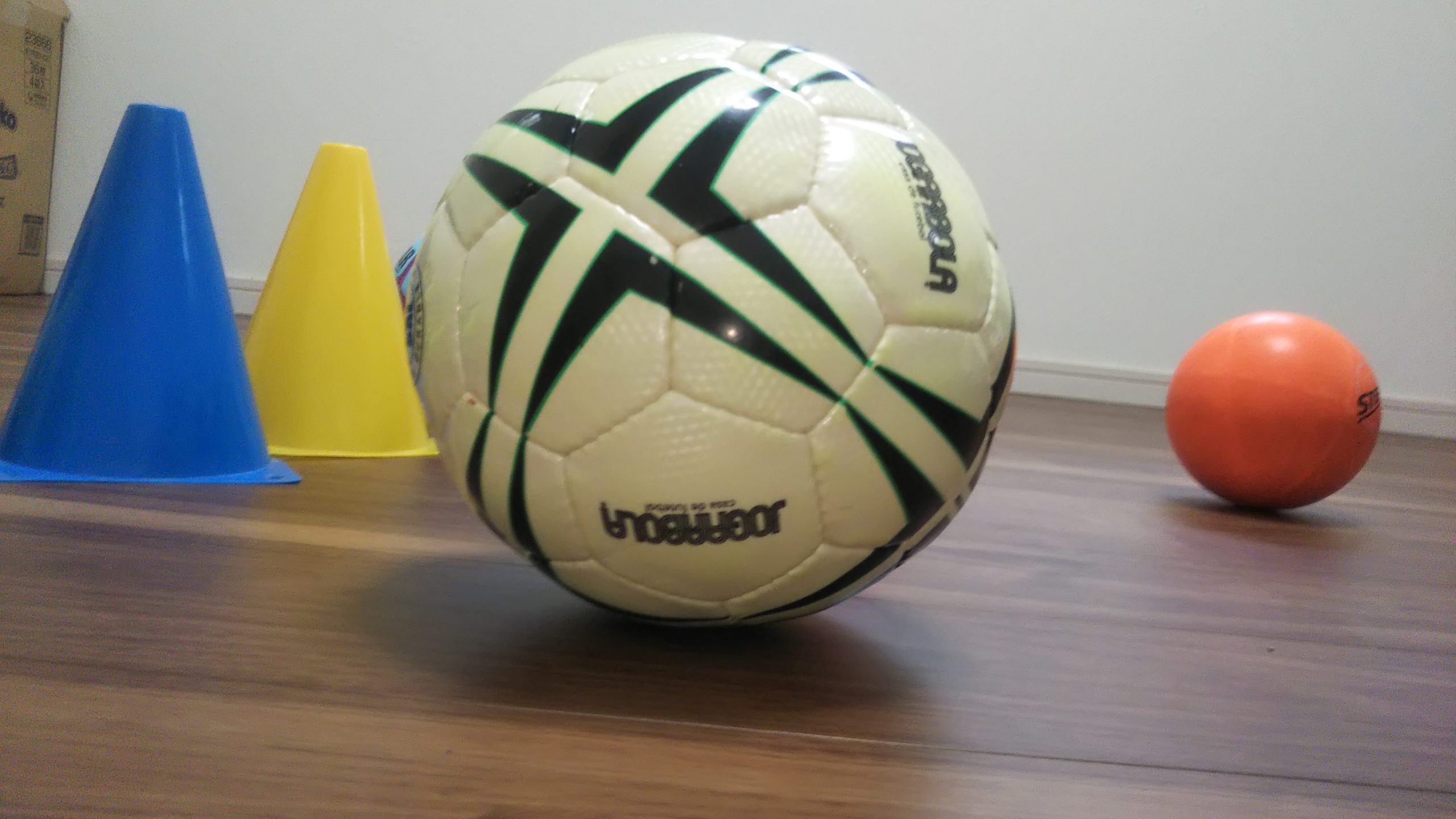 ボールタッチの感覚を磨く サッカードリブル練習 室内 ジュニアサッカー応援ブログ